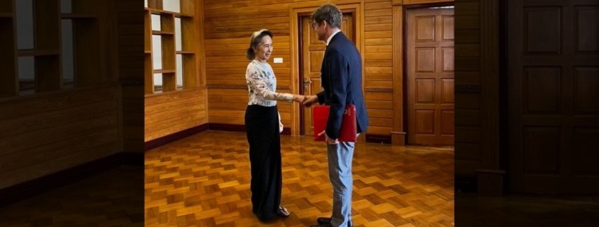 ဒေါ်အောင်ဆန်းစုကြည်နှင့် အပြည်ပြည်ဆိုင်ရာ ကြက်ခြေနီကော်မတီ (ICRC) မြန်မာနိုင်ငံဆိုင်ရာ ဌာနေကိုယ်စားလှယ် Mr. Arnaude de Baqque တို့တွေ့ဆုံခြင်း