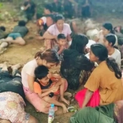 စစ်သင်္ဘောပေါ်က မိခင်နဲ့ ကလေးတွေ ရွေကူမြို့ စစ်ကောင်စီနှင့် ပြည်သူ့တော်လှန်ရေးတပ်ဖွဲ့ဝင်များတိုက်ပွဲတွင် စစ်သင်္ဘောပေါ်ပါလာတဲ့ အမျိုးသမီးများနဲ့ ကလေးများ