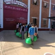 လားရှိုးထောင်ကလွတ်မြောက်လာသည့် နိုင်ငံရေးအကျဉ်းသူများ