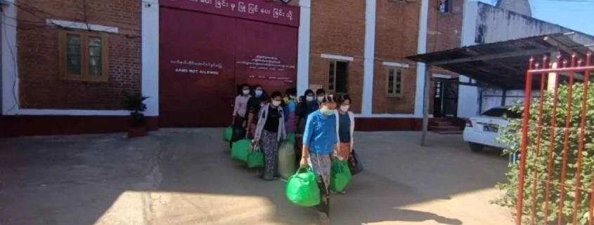 လားရှိုးထောင်ကလွတ်မြောက်လာသည့် နိုင်ငံရေးအကျဉ်းသူများ