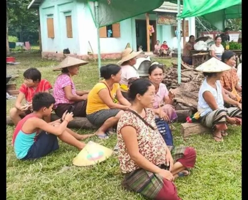 ရှမ်းပြည်နယ်မြောက်ပိုင်းက အဆောက်အအုံတစ်ခုတွင် ယာယီနေထိုင်ကြသည့် စစ်ဘေးရှောင်သူများ